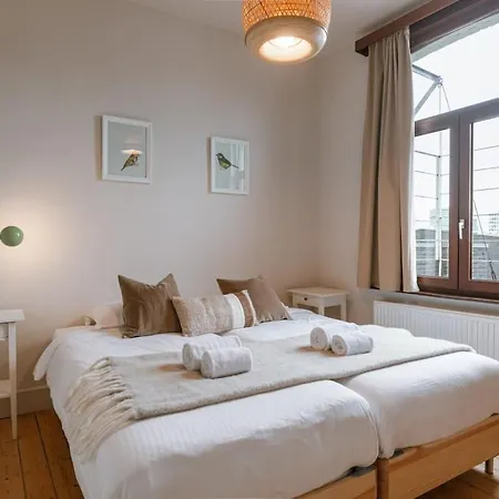 Huswell - Charming Mansion In Vibrant Holiday home *