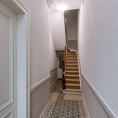 Huswell - Charming Mansion In Vibrant