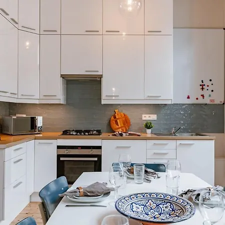 Huswell - Charming Mansion In Vibrant *